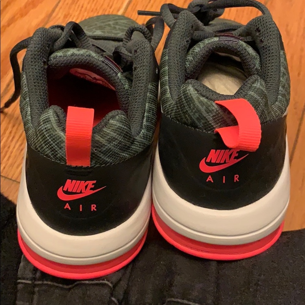 Nike big girls Sneakers girls size2y never worn